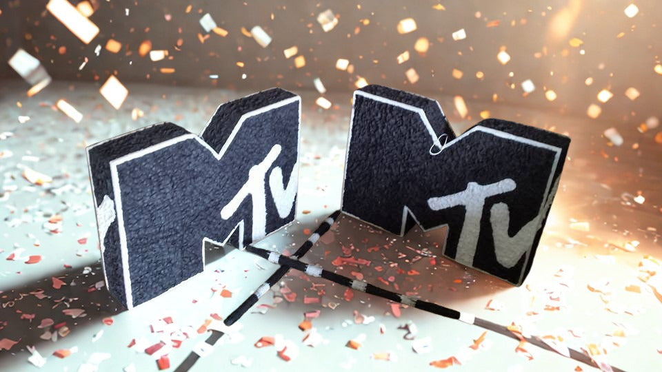 🎶 MTV Logo Piñata